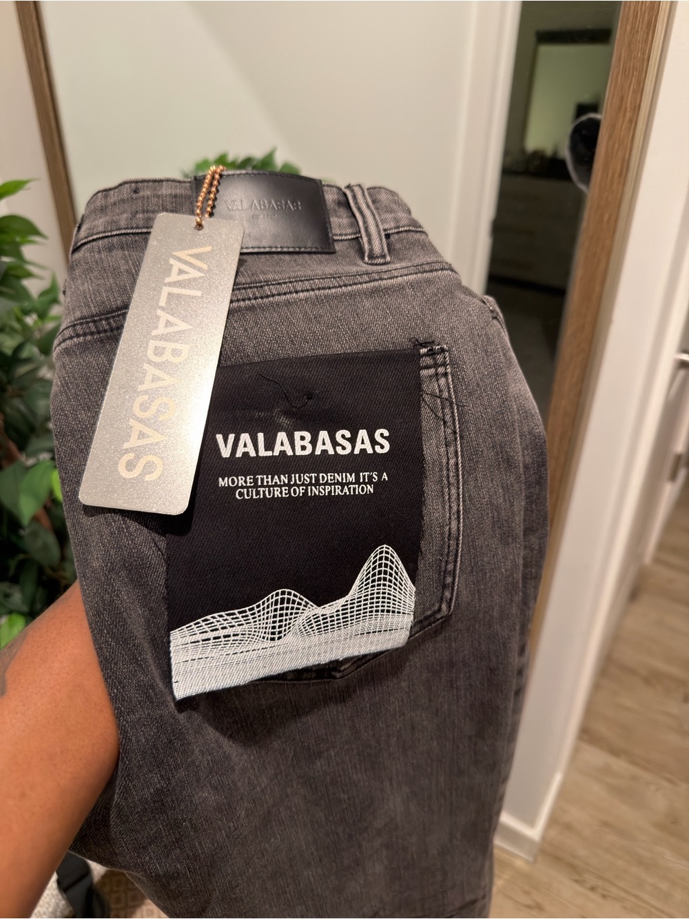 VALABASAS Men's Skinny Jeans in Washed Black